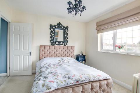 11 Melbourne Way, Enfield, EN1 1XF