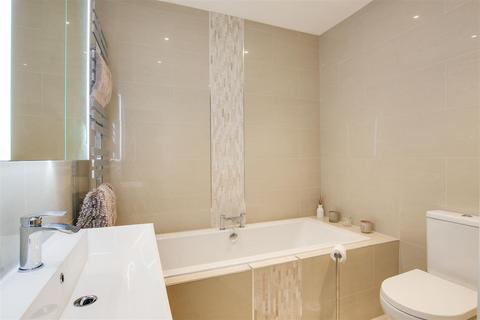 11 Melbourne Way, Enfield, EN1 1XF