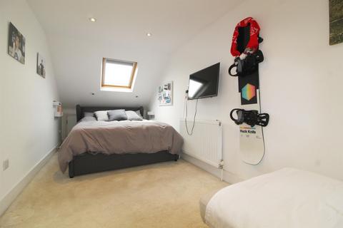 62 Puller Road, Barnet, EN5 4HD