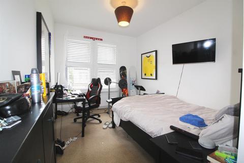 62 Puller Road, Barnet, EN5 4HD