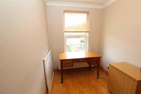 40 Calvert Road, Barnet, EN5 4HJ