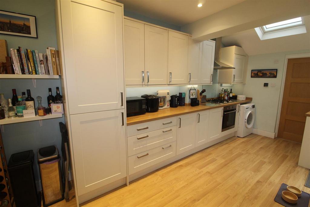 Kitchen 4 NEW.JPG
