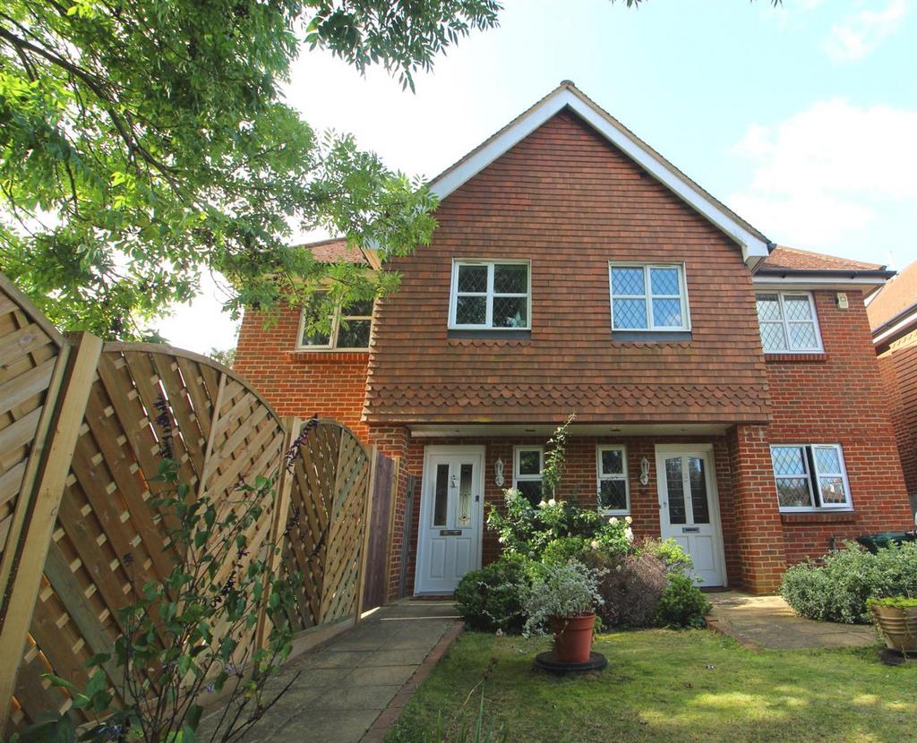 Knebworth Close, New EN5 4 bed semidetached house £700,000
