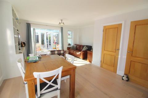 1 Knebworth Close, Barnet, EN5 5DT