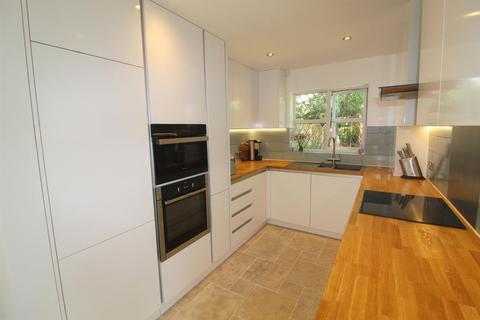1 Knebworth Close, Barnet, EN5 5DT