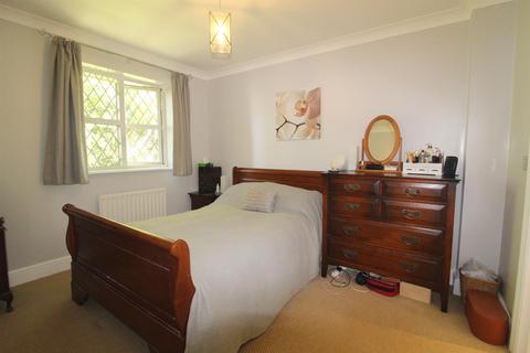 1 Knebworth Close, Barnet, EN5 5DT