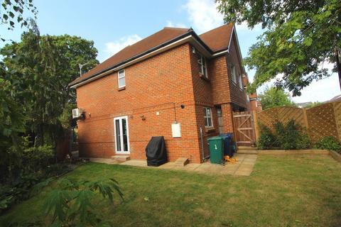 1 Knebworth Close, Barnet, EN5 5DT