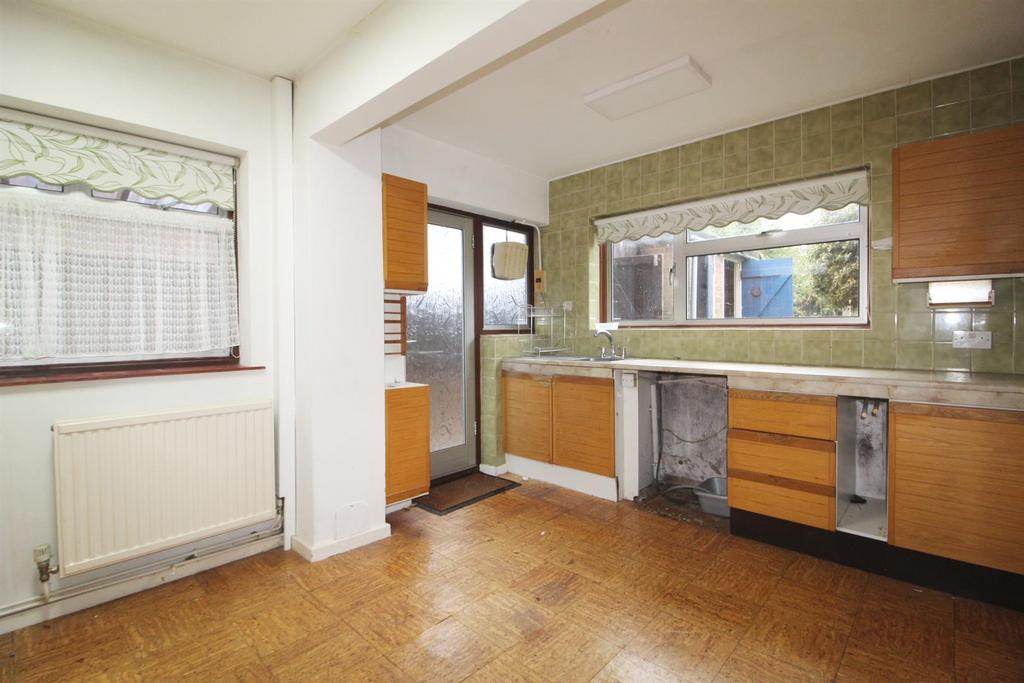 Northbrook Road, EN5 3 bed end of terrace house for sale £515,000