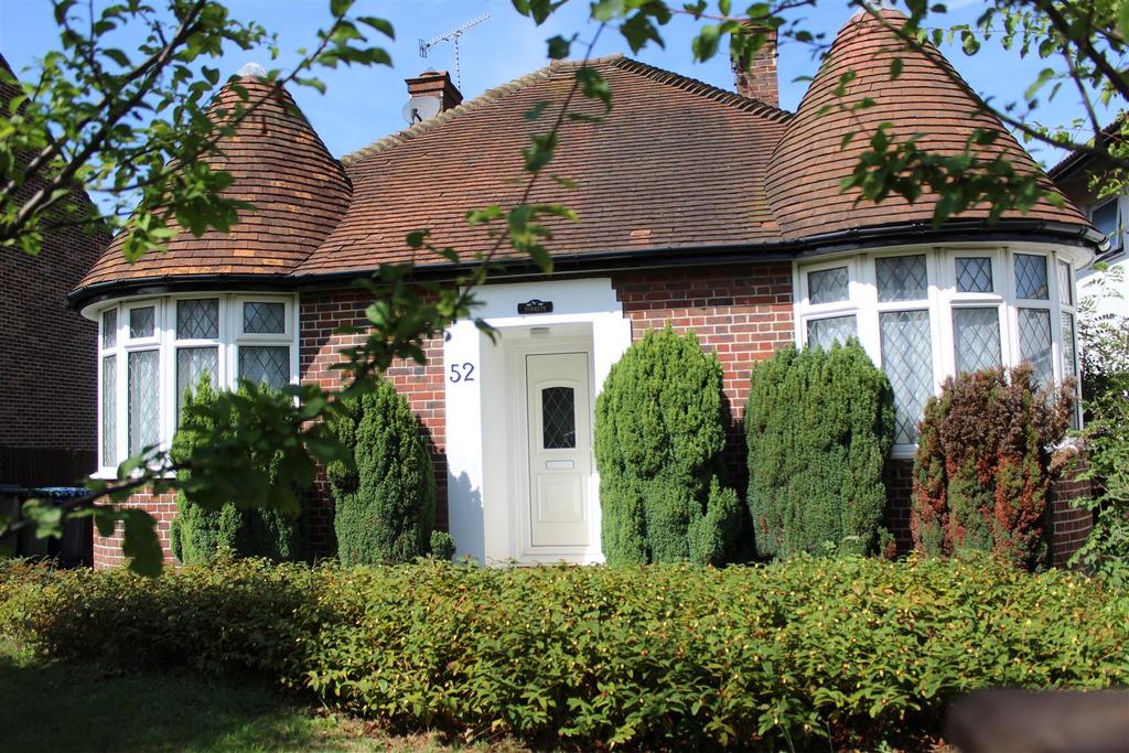 Potters Lane, New EN5 2 bed detached bungalow £650,000