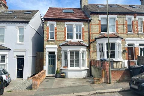 60 Puller Road, Barnet, EN5 4HF
