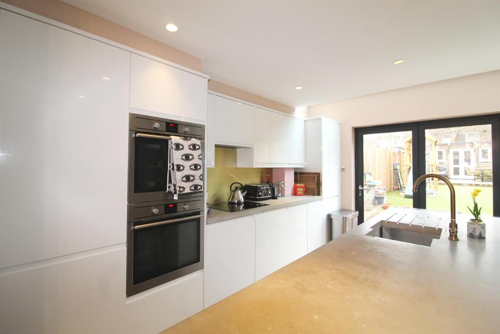 Kitchen new edited.jpg