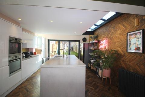 60 Puller Road, Barnet, EN5 4HF