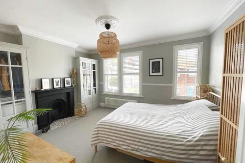 60 Puller Road, Barnet, EN5 4HF