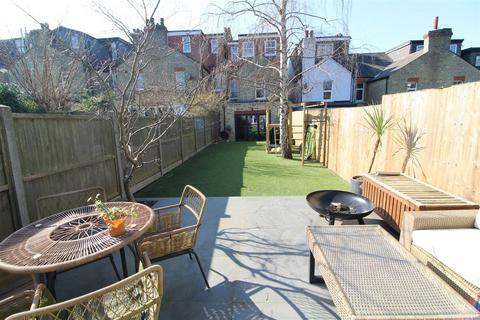 60 Puller Road, Barnet, EN5 4HF