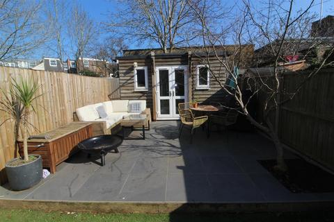 60 Puller Road, Barnet, EN5 4HF