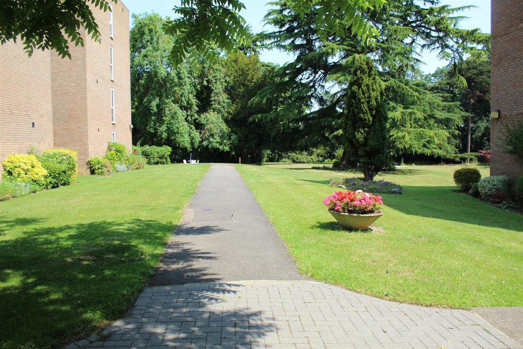 Hawkshead Road, Little Heath, Potters... 2 bed apartment £369,999