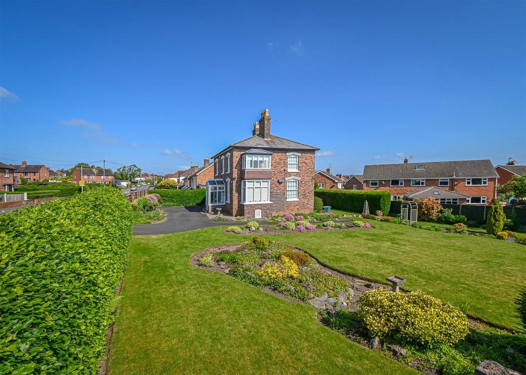 Hookfield House, 81 Victoria Road, Bridgnorth 4 bed house for sale £