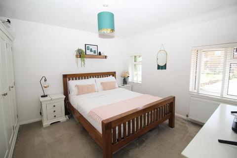 7 Brookside, South Mimms, Potters Bar, EN6 3PT