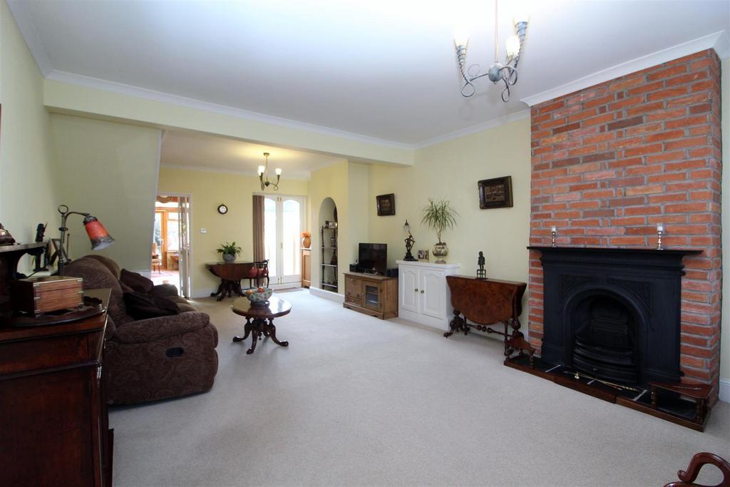 18 Thornton Road 002.JPG