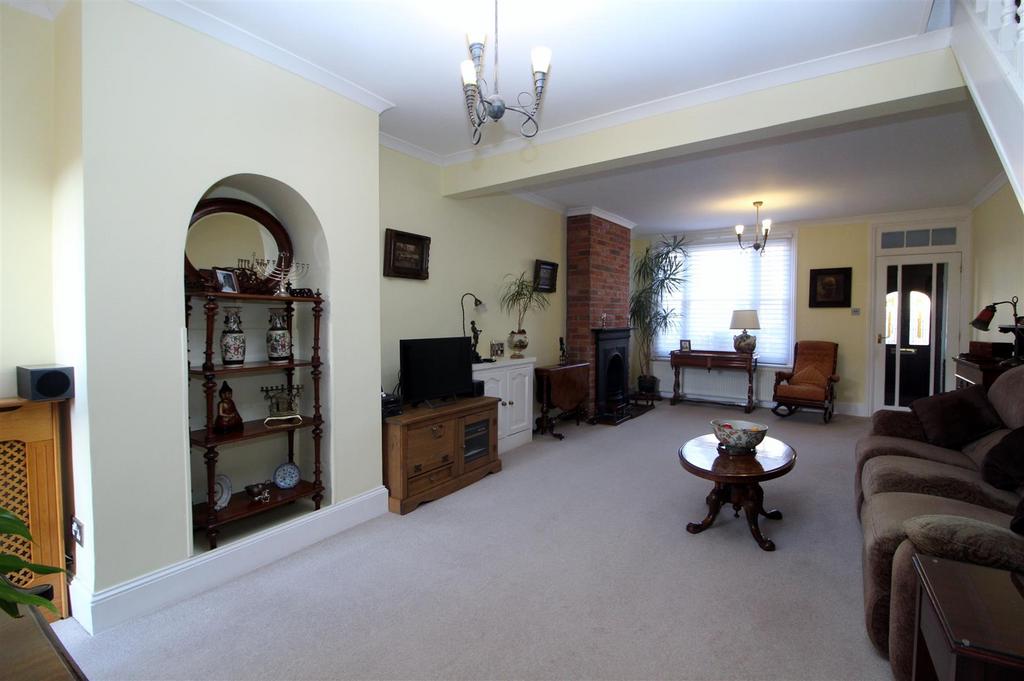 18 Thornton Road 001.JPG