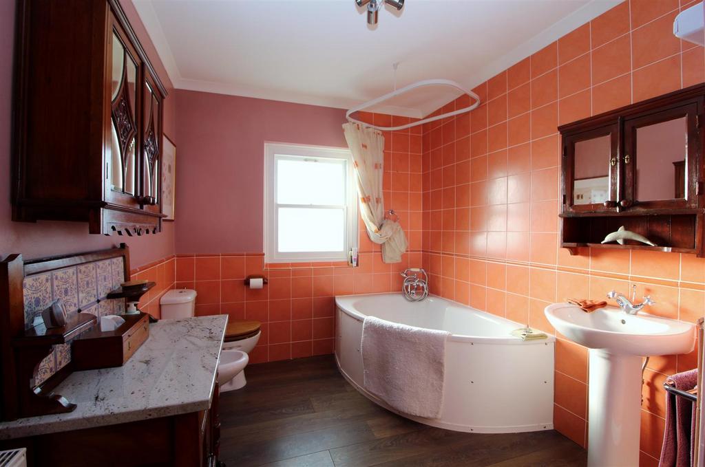 18 Thornton Road 011.JPG