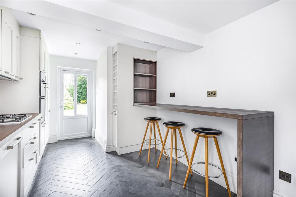 Kitchen 1.jpg