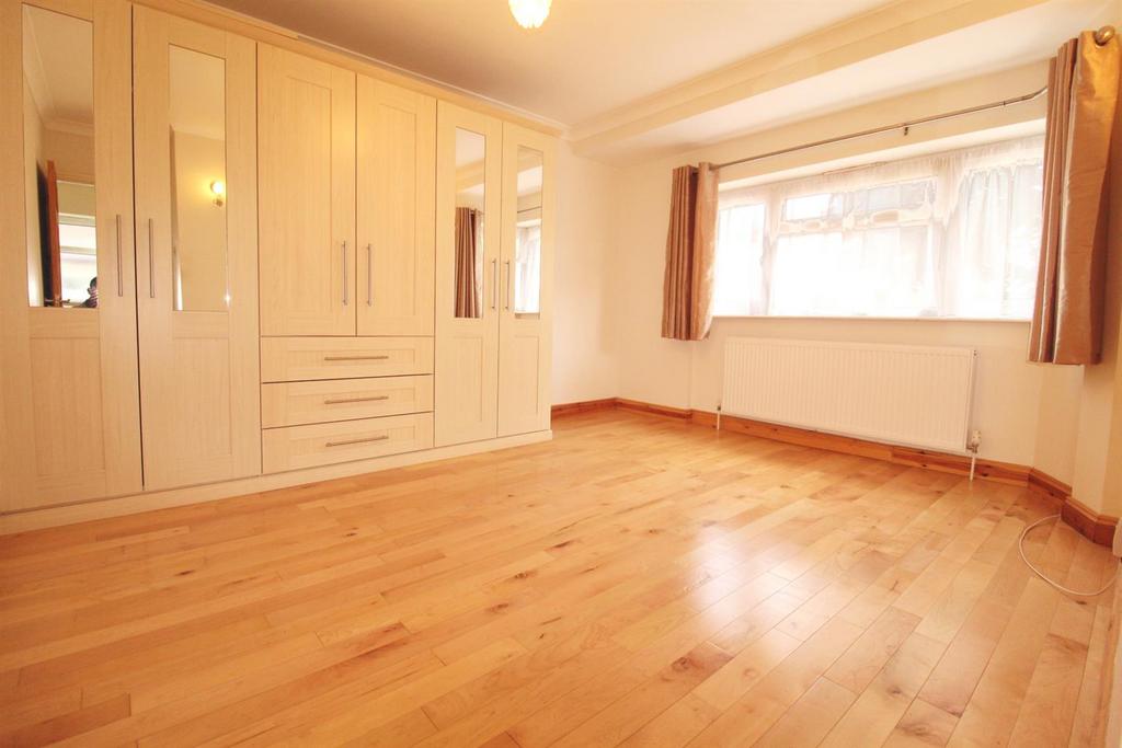 BEDROOM 1 EDIT.jpg