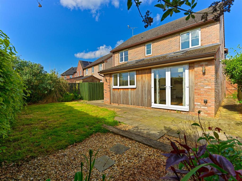 Alma Close, West Felton 4 bed detached house £1,200 pcm (£277 pw)
