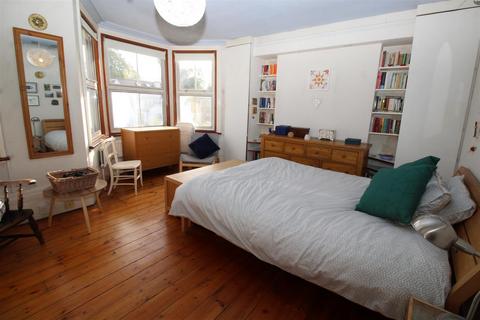 72 Hatfield Road, Potters Bar, EN6 1HT