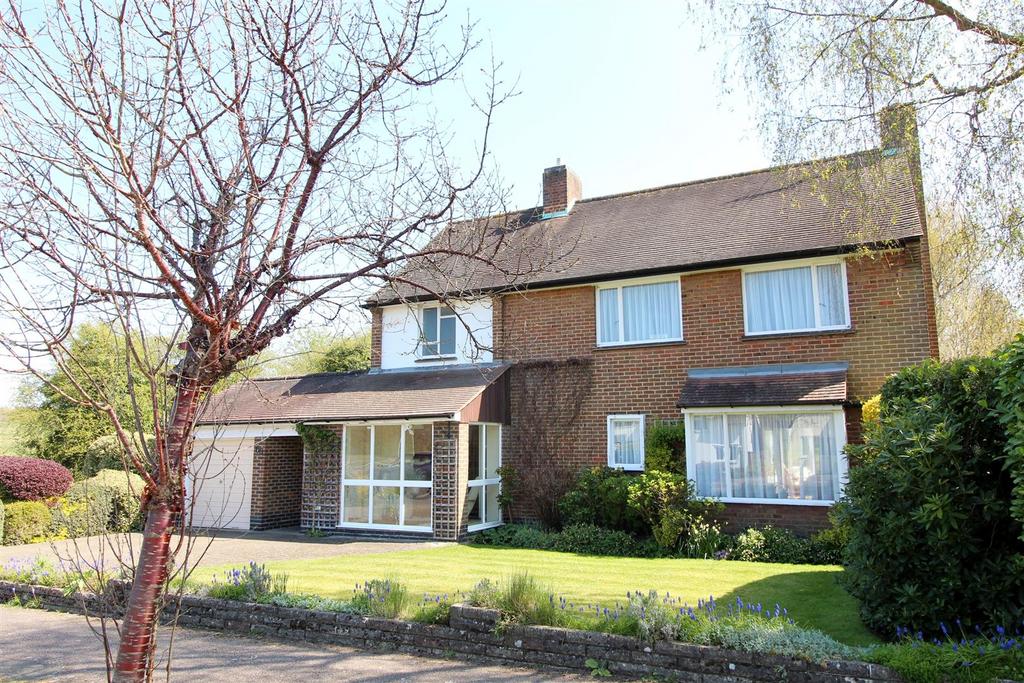 Bradmore Way, Brookmans Park AL9 4 bed detached house £1,350,000