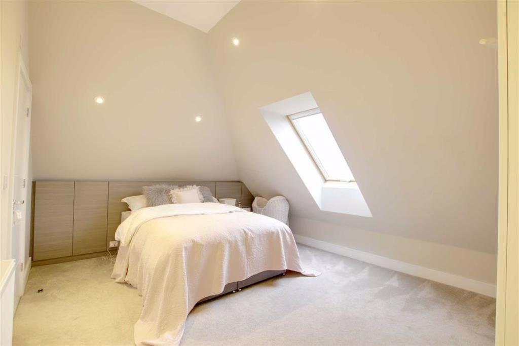 17 Senate House Bedroom.jpg