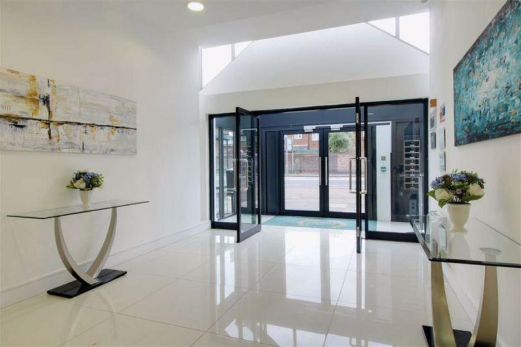 17 Senate House foyer.jpg