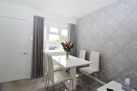 14 Meadow Close, Welham Green, Hatfield, AL9 7NZ