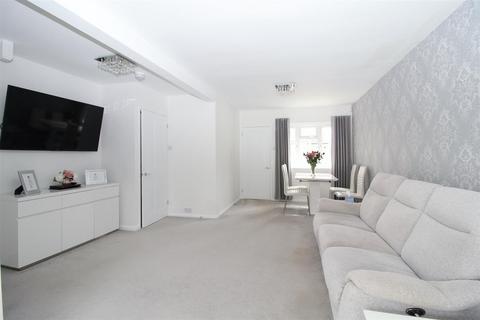 14 Meadow Close, Welham Green, Hatfield, AL9 7NZ
