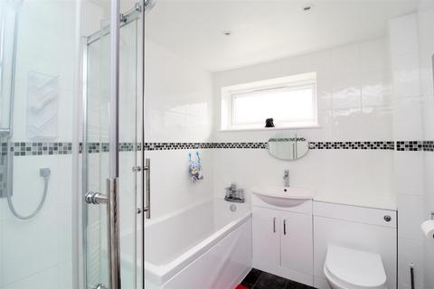 14 Meadow Close, Welham Green, Hatfield, AL9 7NZ