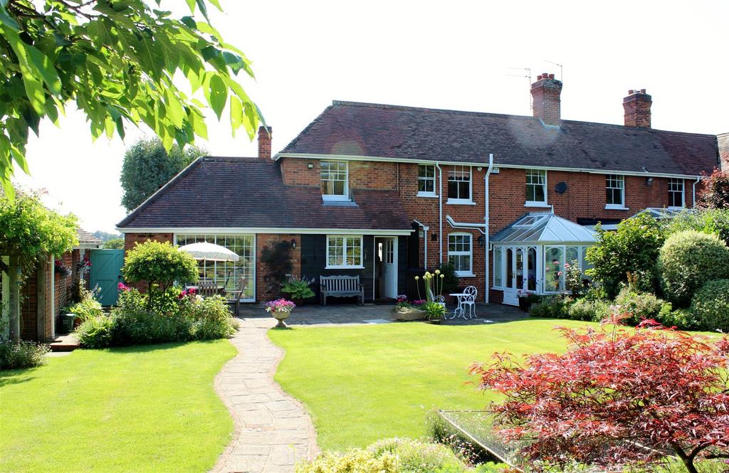 Cucumber Lane, Essendon AL9 3 bed cottage - £995,000