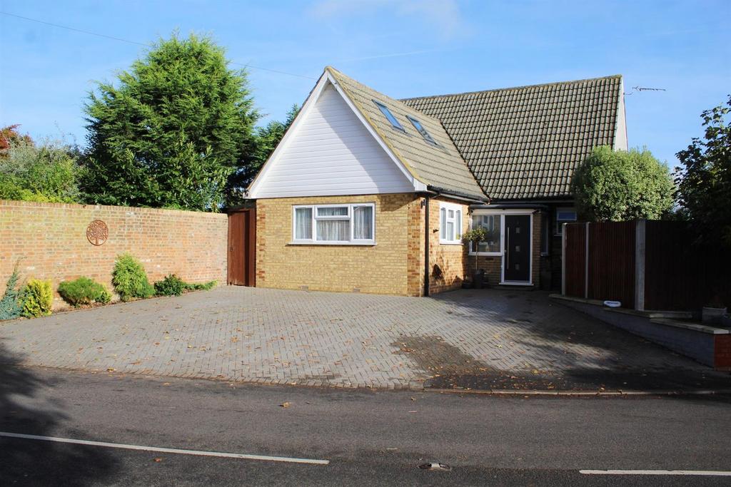 Coopers Lane Road, Potters Bar EN6 3 bed detached house for sale £799,950