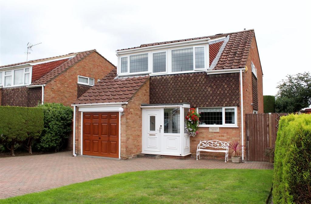 Causeway Close, Potters Bar EN6 4 bed detached house £650,000