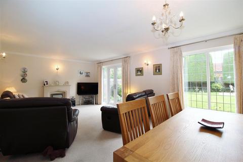 Casimir Causeway Close, Potters Bar, EN6 5HW