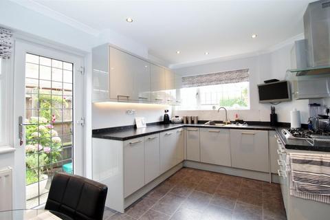 Casimir Causeway Close, Potters Bar, EN6 5HW