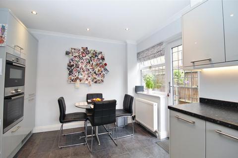 Casimir Causeway Close, Potters Bar, EN6 5HW