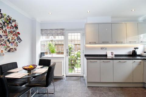 Casimir Causeway Close, Potters Bar, EN6 5HW