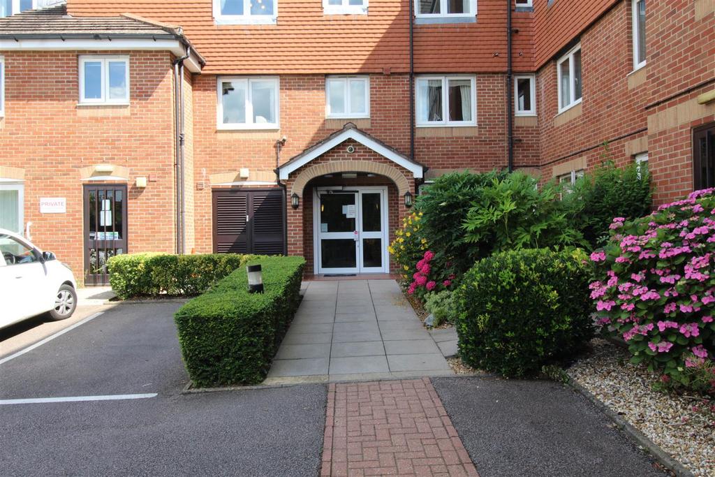 Hudsons Court, Darkes Lane, Potters Bar EN6 1 bed retirement property