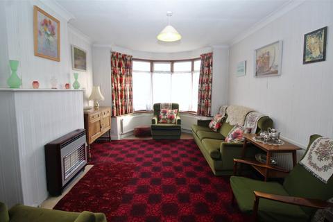 86 Wroxham Gardens, Potters Bar, EN6 3DL