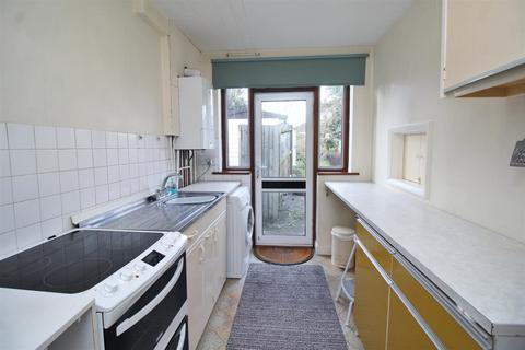 86 Wroxham Gardens, Potters Bar, EN6 3DL