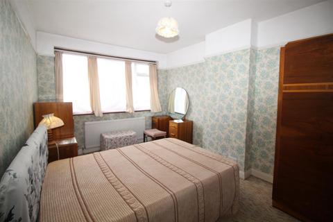 86 Wroxham Gardens, Potters Bar, EN6 3DL