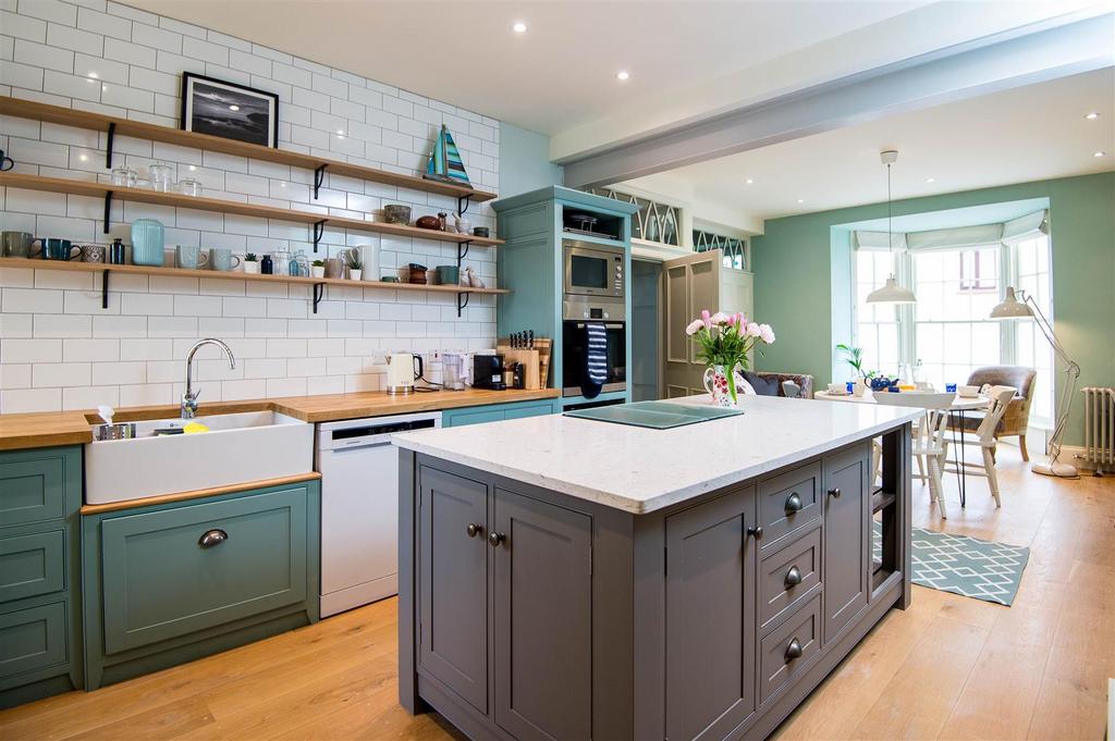 Open plan kitchen/dining area