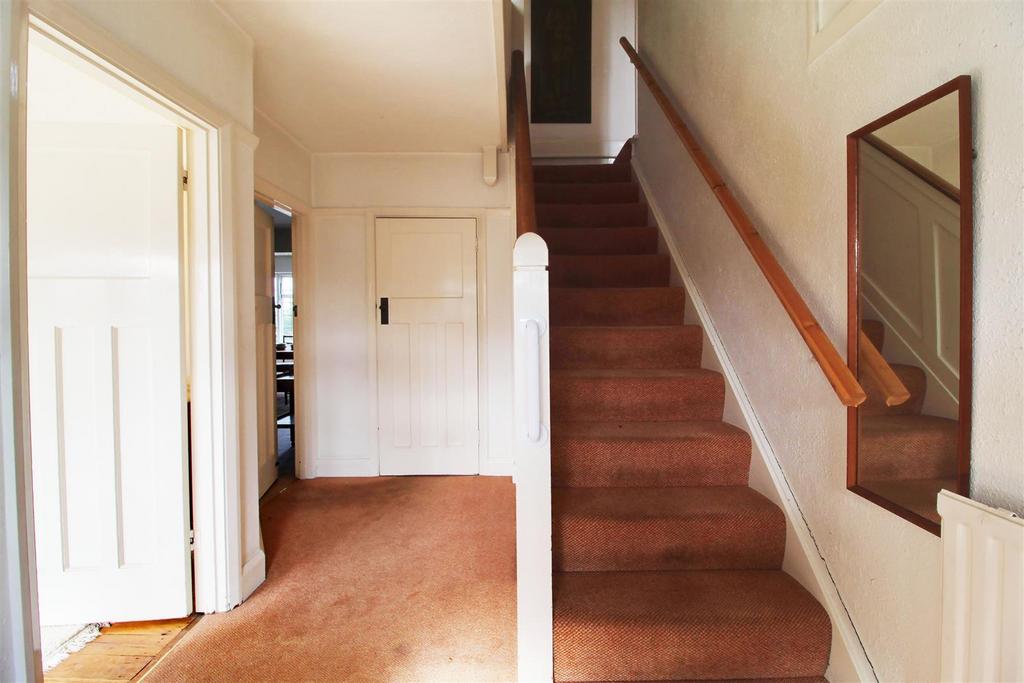Moffats Lane, Brookmans Park AL9 5 bed semidetached house for sale £