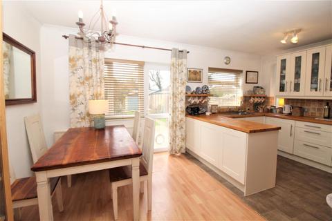 76 Wroxham Gardens, Potters Bar, EN6 3DL