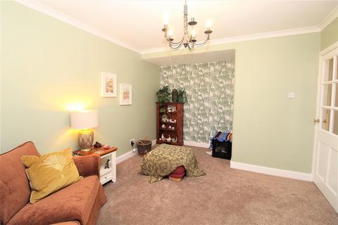 76 Wroxham Gardens, Potters Bar, EN6 3DL